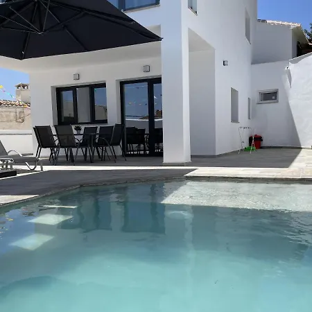 La Fuente Villa