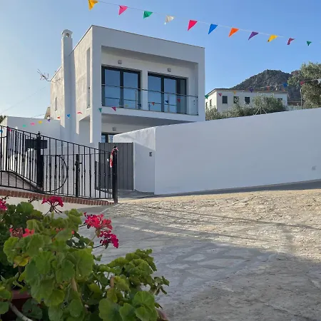 La Fuente Villa *